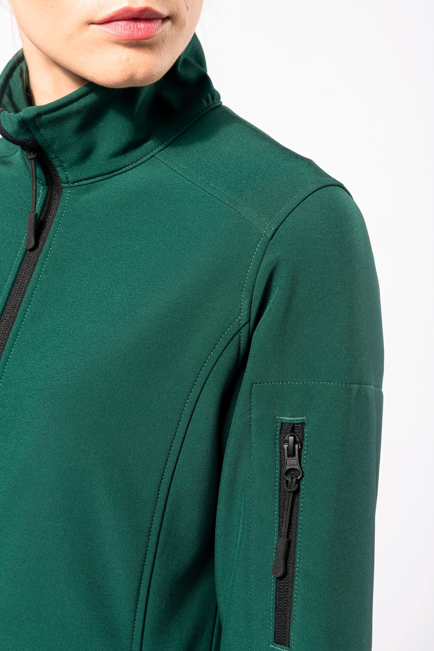 Dames jas van comfortkwaliteit met stijlvolle ritssluiting en mouwdetails. 
